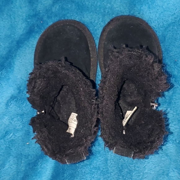 Size 6 Toddler ugg boots - Picture 6 of 8